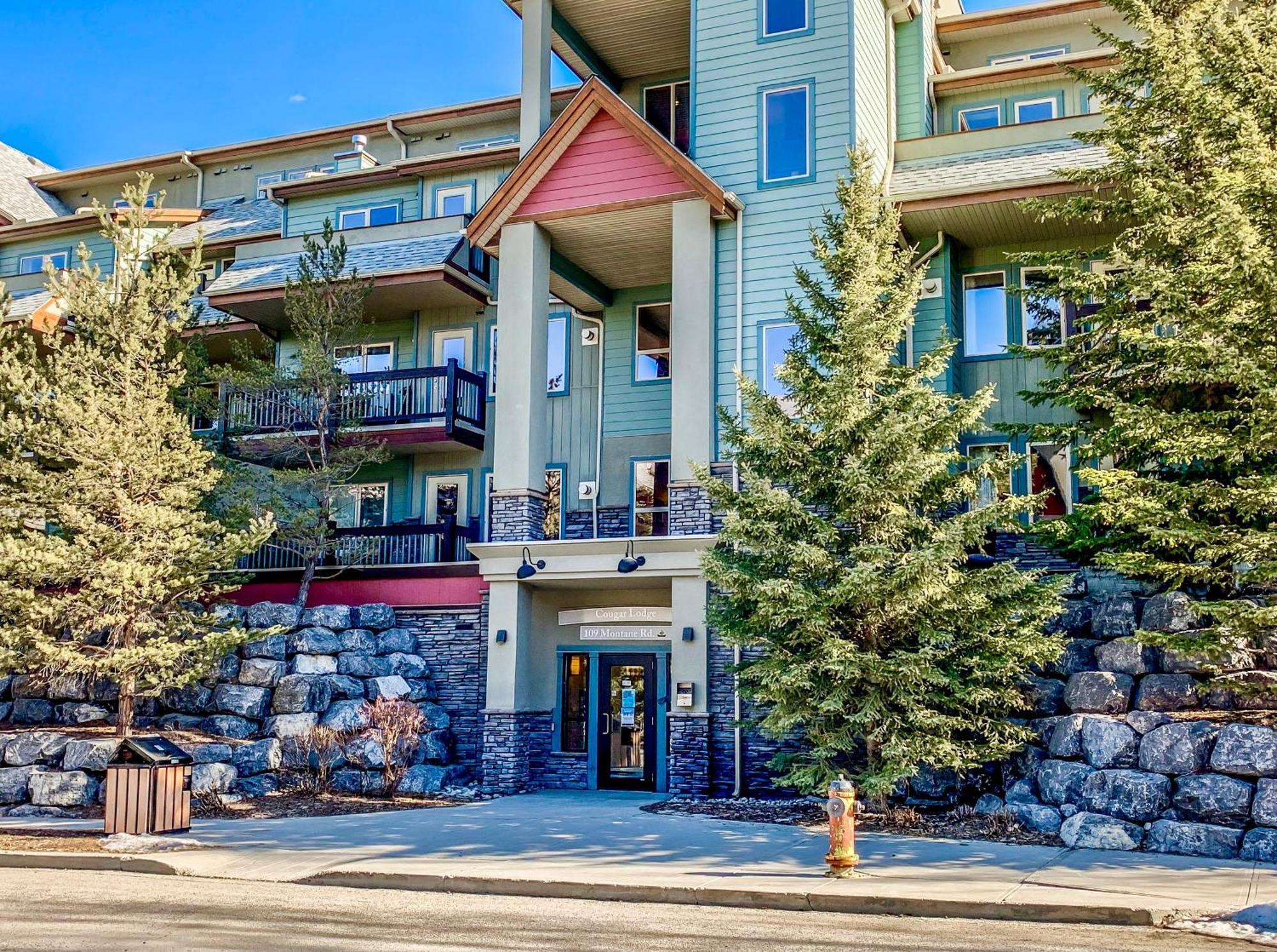 Canmore Mountain View Loft Apartment Heated Outdoor Pool Bagian luar foto